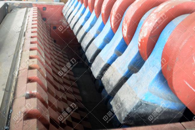 破碎河卵石锤破好还是反击破好!