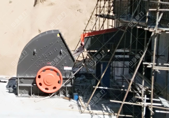 有什么机器能把青石打成10公分至30公分块?青石打碎机介绍